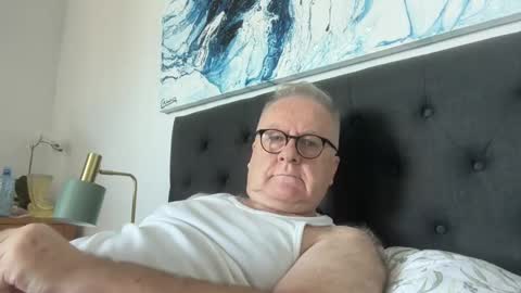 ozhairybearxxxx online show from February 7, 1:04 am