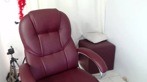 paiperhalliwey online show from February 24, 6:33 pm