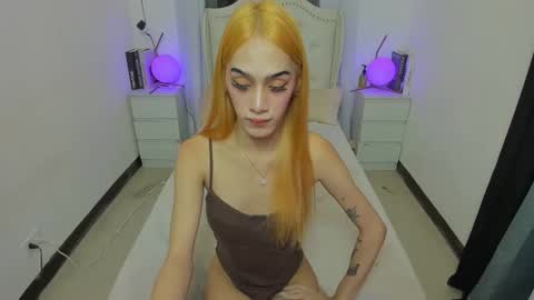 Snapshot of paloma_fucker chatting on October 19, 7:35 am tiny girl wth big one online show from October 19, 7:35 am