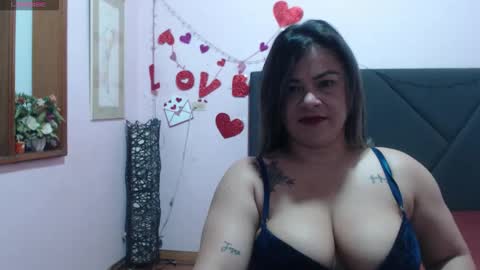 pamela_echeverria online show from April 16, 11:32 am