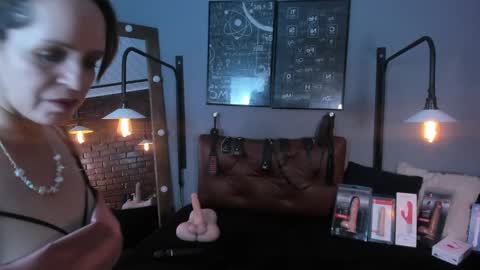 pamela_mature41 online show from November 18, 11:35 am