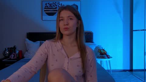 Pamela Blair online show from November 18, 5:43 am