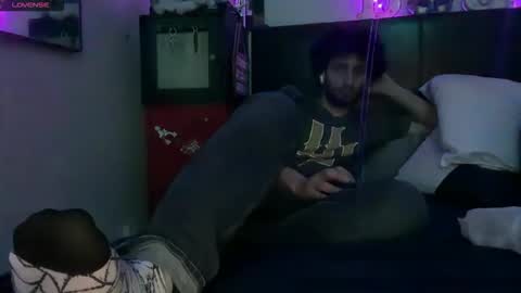 PantsLessTraveler online show from November 20, 8:57 am