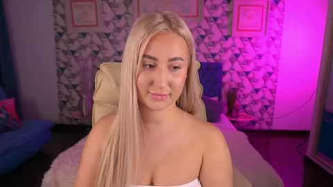 Lia online show from April 15, 2:20 pm