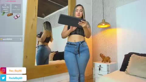 paolarey_ online show from January 17, 10:40 pm