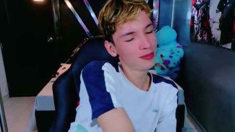 park_jimin1 online show from December 16, 8:26 pm