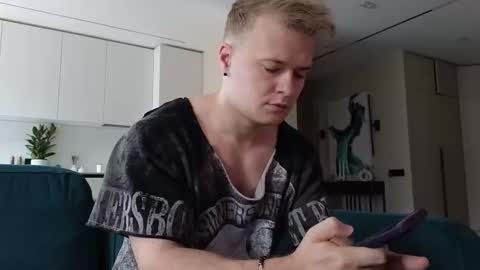 Snapshot of pashka_x chatting on September 14, 10:17 am Pashka online show from September 14, 10:17 am