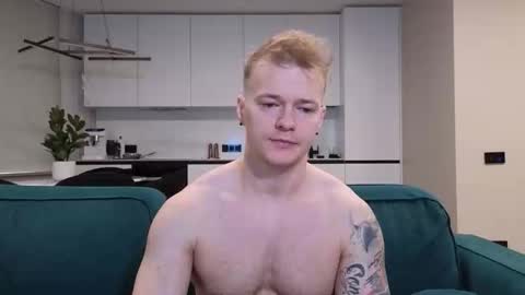 Snapshot of pashka_x chatting on October 11, 7:24 am Pashka online show from October 11, 7:24 am