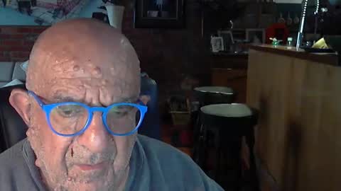 Snapshot of patvac chatting on October 19, 11:42 pm patvac online show from October 19, 11:42 pm
