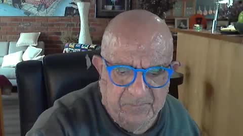 Snapshot of patvac chatting on September 30, 12:21 am patvac online show from September 30, 12:21 am