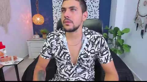 Snapshot of paul_rivera chatting on February 9, 8:24 pm Paul Rivera online show from February 9, 8:24 pm
