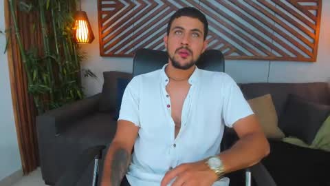 Snapshot of paul_rivera chatting on February 13, 12:35 am Paul Rivera online show from February 13, 12:35 am