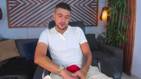 Snapshot of paul_rivera chatting on March 7, 8:11 pm Paul Rivera online show from March 7, 8:11 pm
