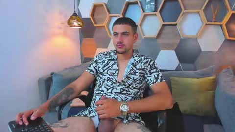 Snapshot of paul_rivera chatting on February 21, 3:45 am Paul Rivera online show from February 21, 3:45 am