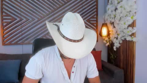 Snapshot of paul_rivera chatting on September 22, 8:13 pm Paul Rivera online show from September 22, 8:13 pm