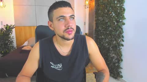 Snapshot of paul_rivera chatting on March 12, 9:03 pm Paul Rivera online show from March 12, 9:03 pm