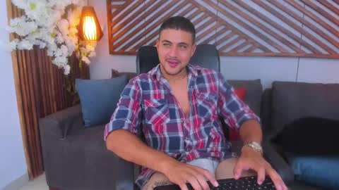 Snapshot of paul_rivera chatting on October 3, 5:05 am Paul Rivera online show from October 3, 5:05 am