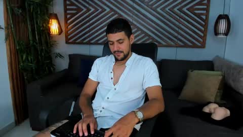 Snapshot of paul_rivera chatting on February 12, 7:56 pm Paul Rivera online show from February 12, 7:56 pm
