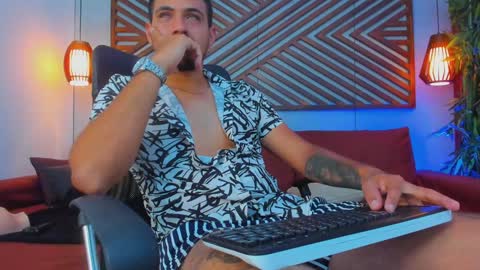 Snapshot of paul_rivera chatting on February 5, 12:31 am Paul Rivera online show from February 5, 12:31 am