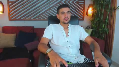 Snapshot of paul_rivera chatting on February 22, 12:16 am Paul Rivera online show from February 22, 12:16 am
