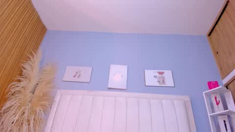 Pau online show from October 11, 10:24 pm