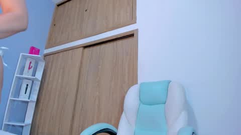 Pau online show from November 17, 7:38 pm