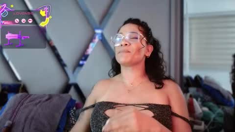 Snapshot of paula_daniela1 chatting on October 15, 9:48 pm Paula online show from October 15, 9:48 pm