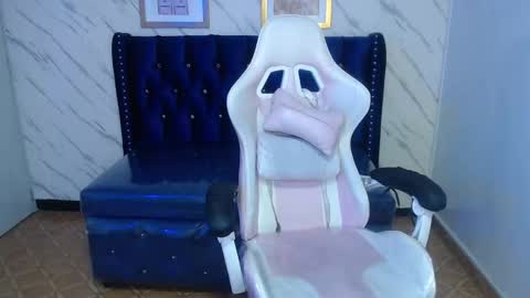 Snapshot of paulette_v chatting on February 14, 4:31 pm Live 800am 200pm COLOMBIAN HOUR online show from February 14, 4:31 pm