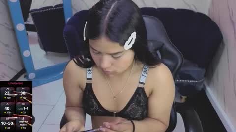 Snapshot of paulette_v chatting on September 17, 1:25 pm Live 800am 200pm COLOMBIAN HOUR online show from September 17, 1:25 pm