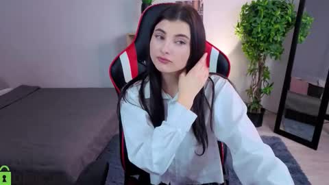 Pauline online show from November 14, 7:49 pm