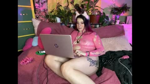 Snapshot of payyourprincessjess chatting on January 1, 2:09 am payyourprincessjess online show from January 1, 2:09 am