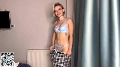 Lola online show from October 25, 5:02 pm