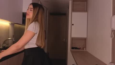 Ema online show from October 7, 3:19 pm