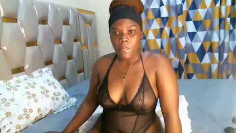 Snapshot of peachygirl255 chatting on October 18, 7:40 pm Peachy online show from October 18, 7:40 pm