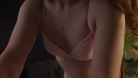 PeachyPixiee online show from October 3, 5:16 am