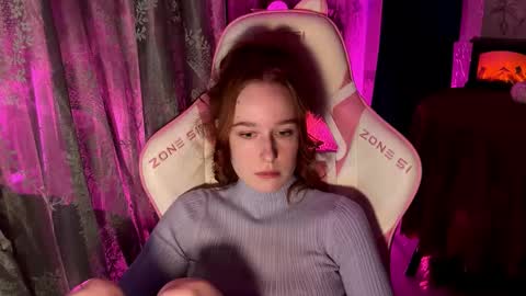 Snapshot of pearlprincess_ chatting on October 17, 1:59 pm Adelina online show from October 17, 1:59 pm