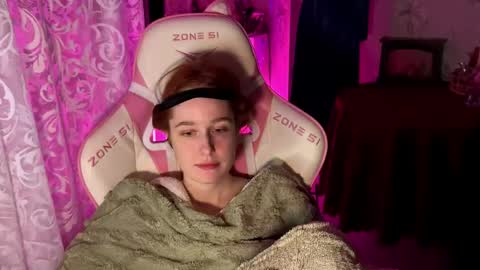 Snapshot of pearlprincess_ chatting on October 15, 11:16 pm Adelina online show from October 15, 11:16 pm