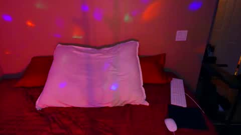Tiffany Von-Pierre online show from May 11, 8:32 am