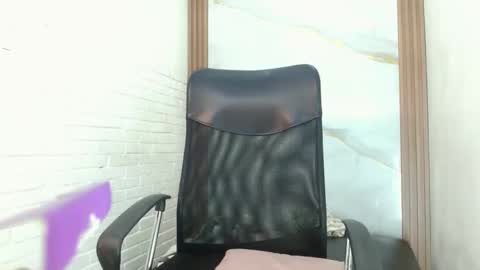 Snapshot of penelopee_rouse chatting on October 17, 8:57 pm Penelopee Rouse online show from October 17, 8:57 pm