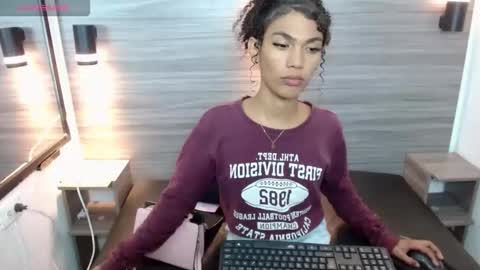 Penelopee Rouse online show from November 9, 7:27 pm