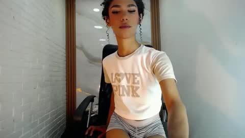 Snapshot of penelopee_rouse chatting on October 1, 8:41 pm Penelopee Rouse online show from October 1, 8:41 pm