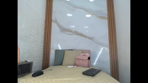 Snapshot of penelopee_rouse chatting on September 17, 9:40 pm Penelopee Rouse online show from September 17, 9:40 pm