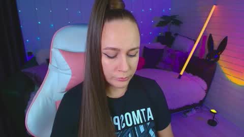 Dia  online show from October 19, 8:02 pm