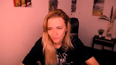 Mia online show from September 13, 6:27 am