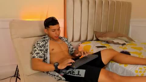 Snapshot of percy_god chatting on September 22, 12:37 am percy_god online show from September 22, 12:37 am