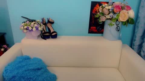 Julia online show from December 11, 3:35 am