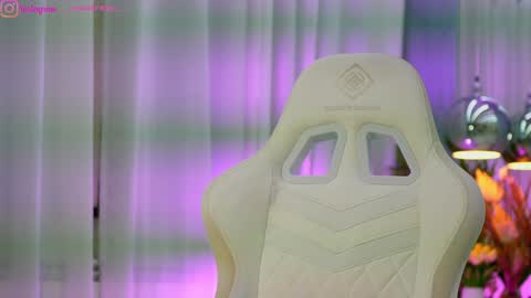 Dee online show from January 16, 1:42 pm