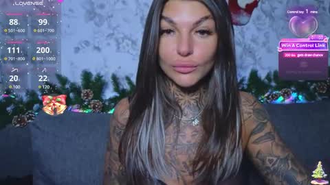 Snapshot of perfecttbaby77n chatting on December 23, 11:36 am Anna online show from December 23, 11:36 am