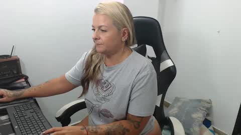 Snapshot of perlagoloza05 chatting on September 27, 4:10 am goloza online show from September 27, 4:10 am