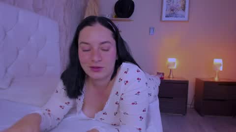 Marie online show from April 4, 11:28 am